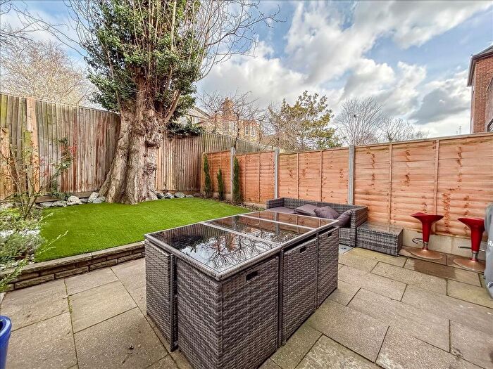 4 Bedroom Property To Rent In St Helen's Gardens, London, W10