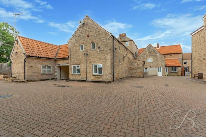 2 Bedroom Flat To Rent In Gardiners Court, Mansfield Woodhouse, Mansfield, NG19