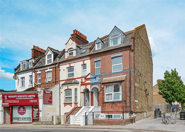 2 Bedroom Flat To Rent In Hoe Street, London, E17