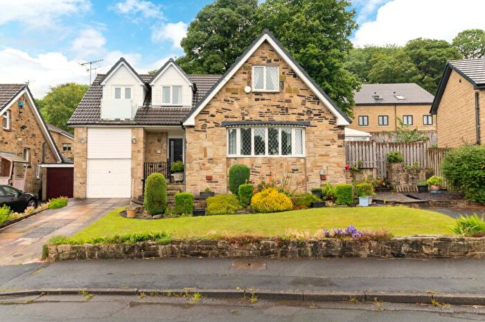 3 Bedroom Detached House For Sale In Holmcliffe Avenue, Huddersfield, HD4