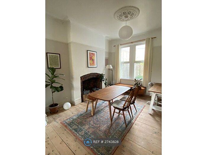 3 Bedroom Terraced House To Rent In Cricklade Rd, Bristol, BS7