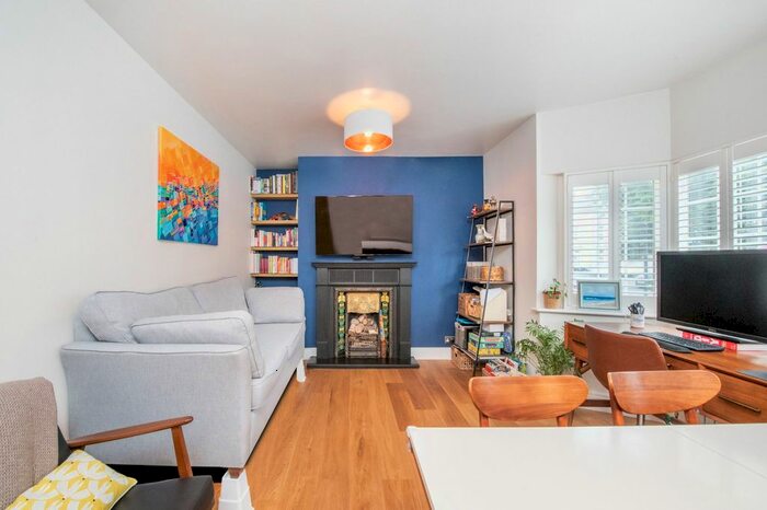 2 Bedroom Flat To Rent In Cranbrook Court, Somerset Road, Brentford, Middlesex, TW8