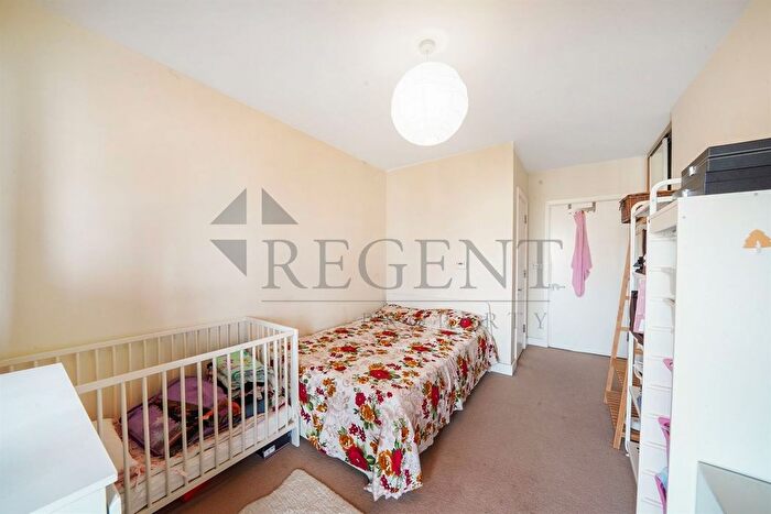 3 Bedroom Flat To Rent In Mcgill House, Needell Road, SE10