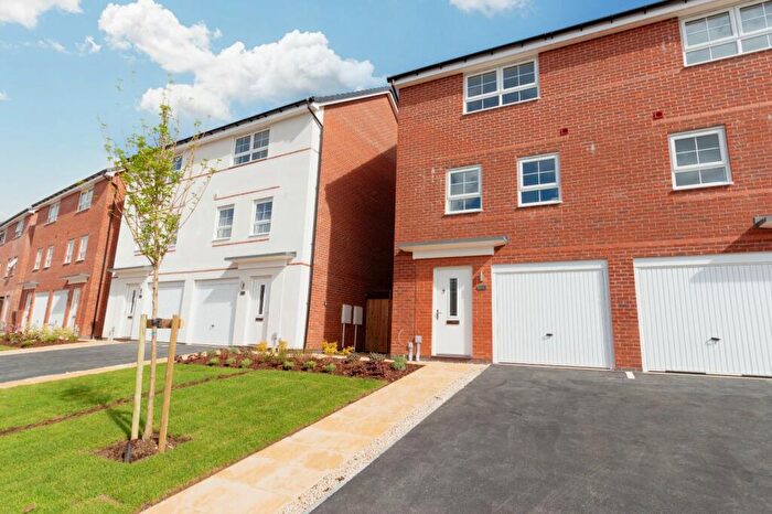 3 Bedroom Semi-Detached House To Rent In Hillcrest Road, Nuneaton, Warwickshire, CV10