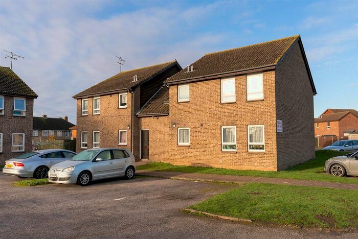 Studio To Rent In Egremont Gardens, Cippenham, Slough, SL1