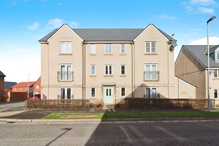 2 Bedroom Flat For Sale In Honeysuckle Road, Lyde Green, Bristol, BS16