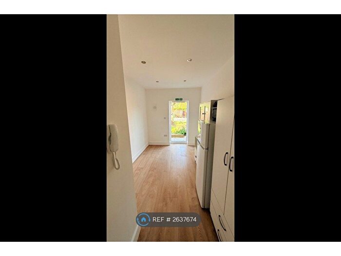 Studio To Rent In College Road, Cheshunt, Waltham Cross, EN8