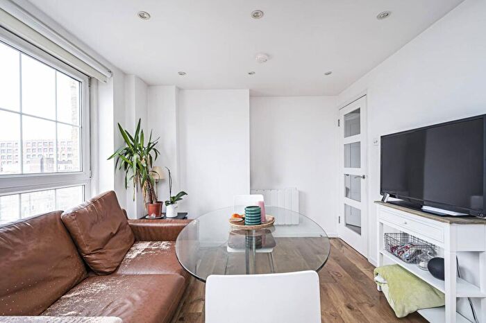 2 Bedroom Flat To Rent In Ainsley Street, , Bethnal Green, London, E2