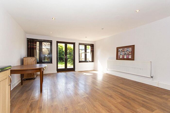 4 Bedroom Maisonette To Rent In Maysoule Road, London, SW11