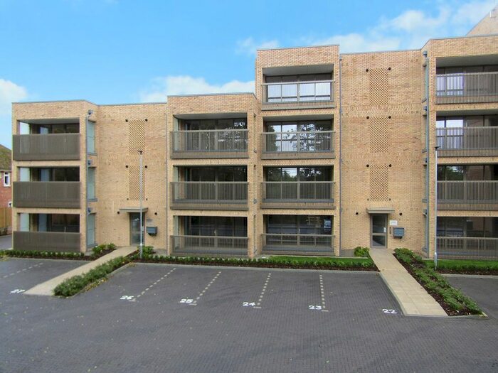 2 Bedroom Flat To Rent In Victoria Crescent, Ashford, TN23