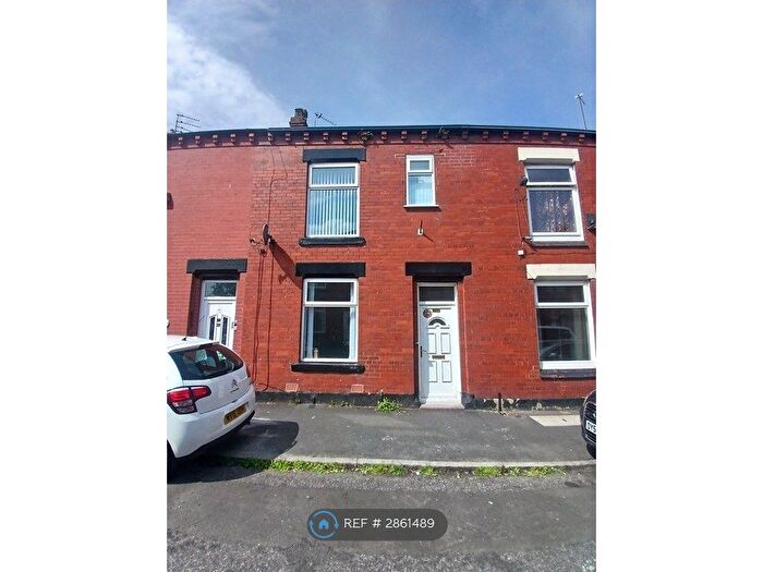 3 Bedroom Terraced House To Rent In County St, Oldham, OL8