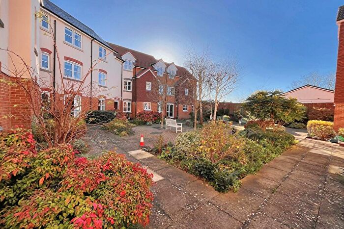2 Bedroom Flat For Sale In Fordingbridge, SP6