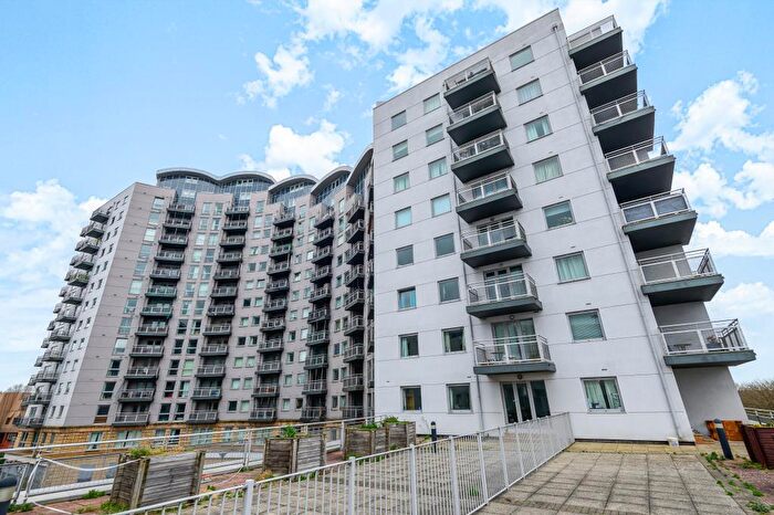 2 Bedroom Apartment To Rent In Crown Heights, Alencon Link, RG21