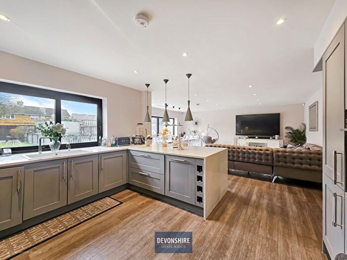 4 Bedroom Detached House For Sale In Mill Lane, Brentwood, CM15