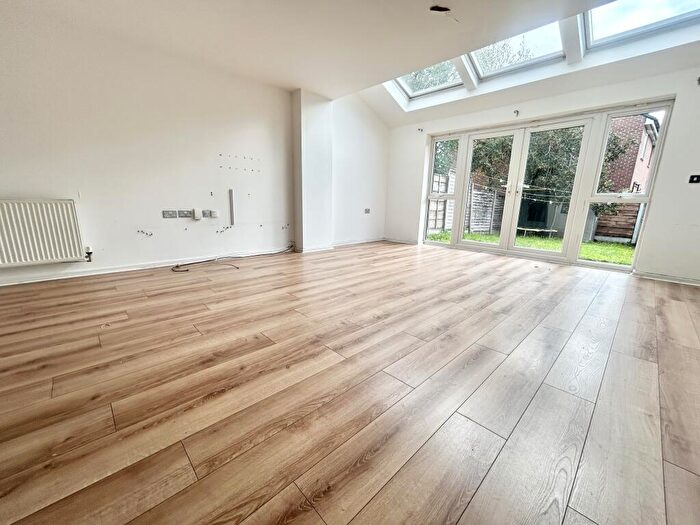 3 Bedroom End Of Terrace House To Rent In Camp Street, Salford, M7