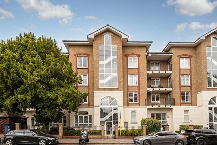 2 Bedroom Flat To Rent In Keswick Road, East Putney, London, SW15