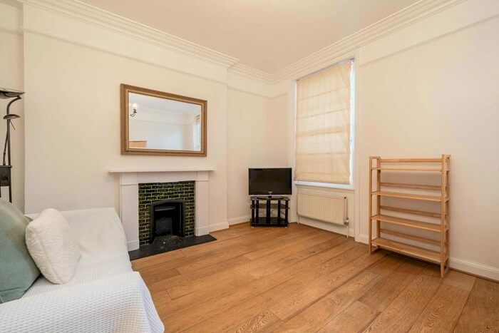 1 Bedroom Flat To Rent In St. Georges Square, London, SW1V