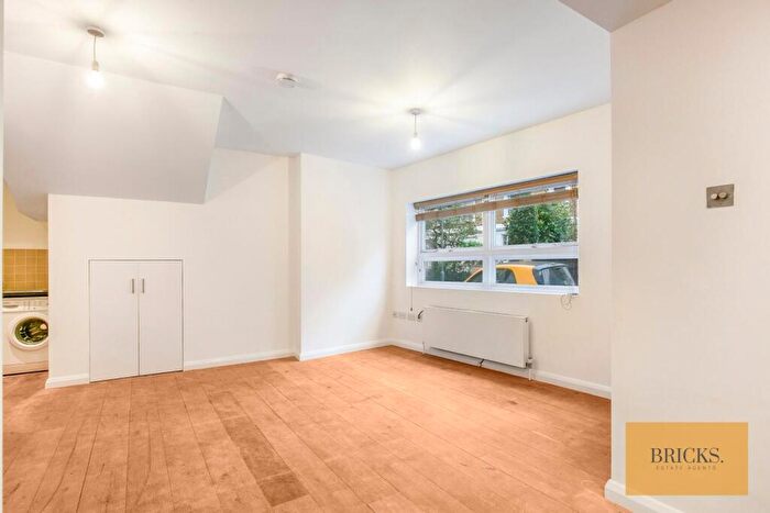 1 Bedroom Flat To Rent In Cliff Road, Camden, London, NW1