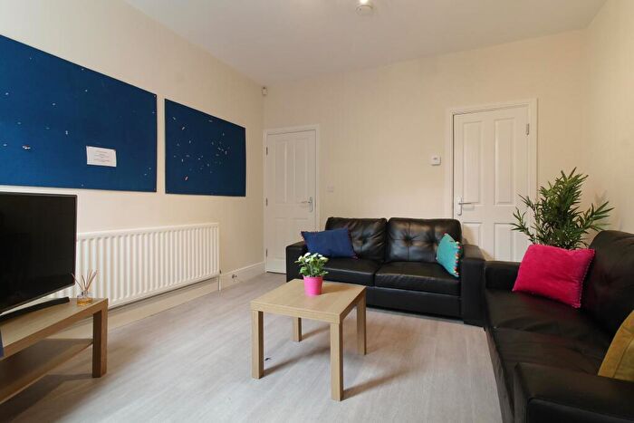 5 Bedroom House To Rent In Cemetery Avenue, Sheffield, S11