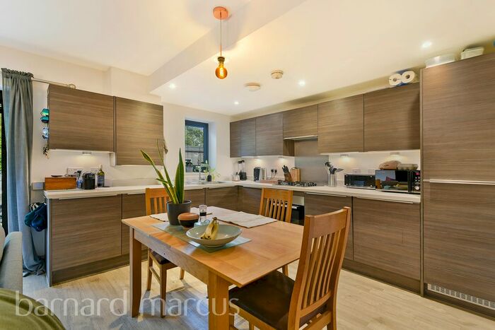 1 Bedroom Flat To Rent In Park Road, Feltham, TW13