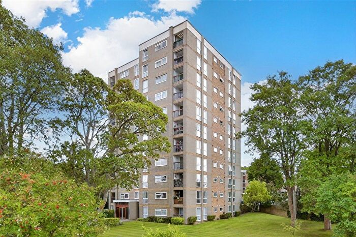 2 Bedroom Flat For Sale In Blackbush Close, Sutton, Surrey, SM2
