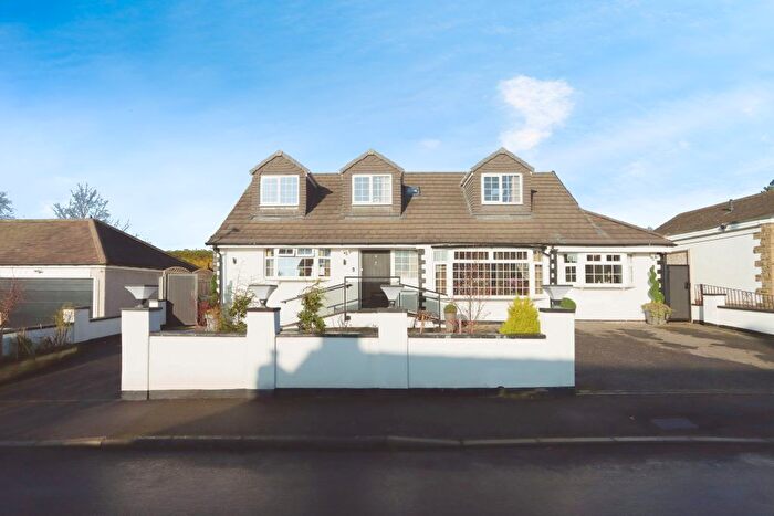 6 Bedroom Bungalow For Sale In Greystones Close, Leeds, LS25