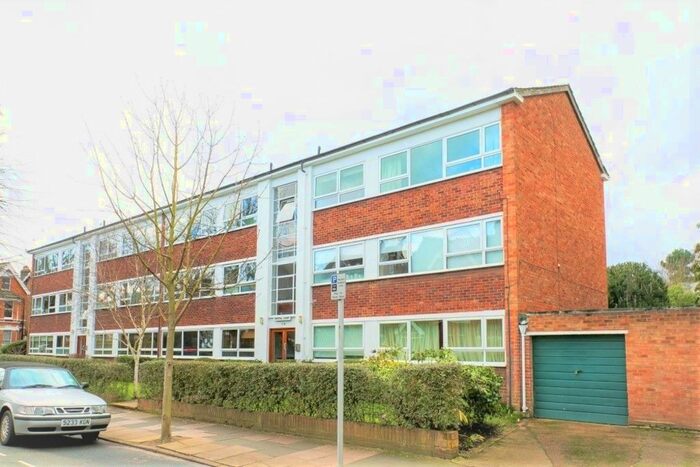 2 Bedroom Flat To Rent In Tunstall Court, Hatherley Road, Kew, Richmond, Surrey, TW9