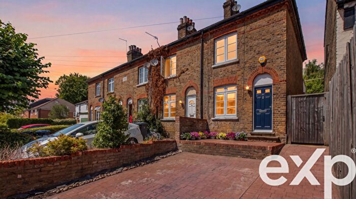 2 Bedroom End Of Terrace House For Sale In West End Lane | Barnet |, EN5