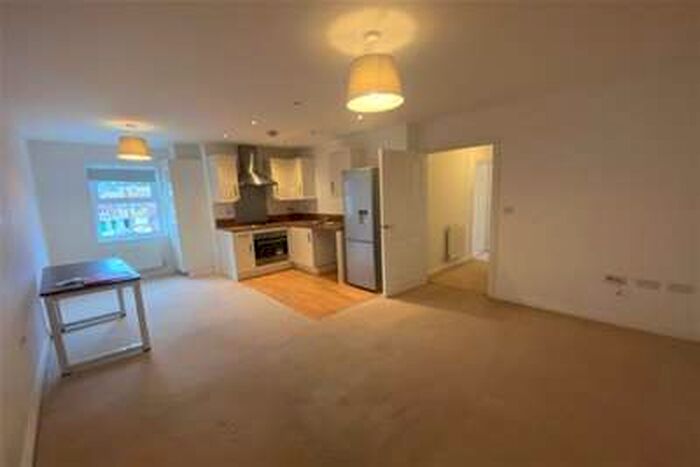 2 Bedroom Flat To Rent In Wichelstow, SN1