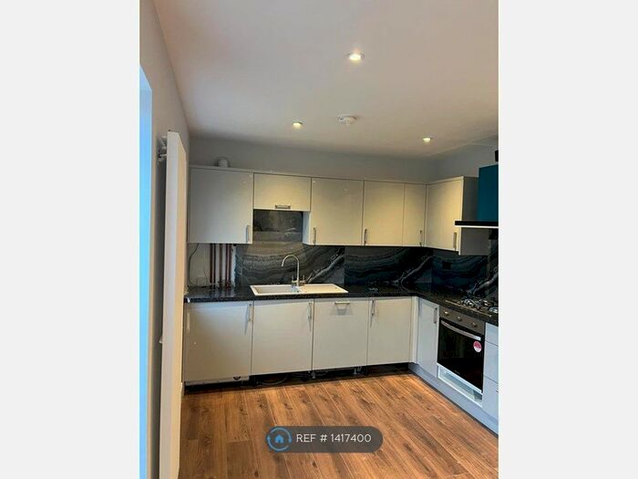 3 Bedroom Bungalow To Rent In Coronation Drive, Hornchurch, RM12