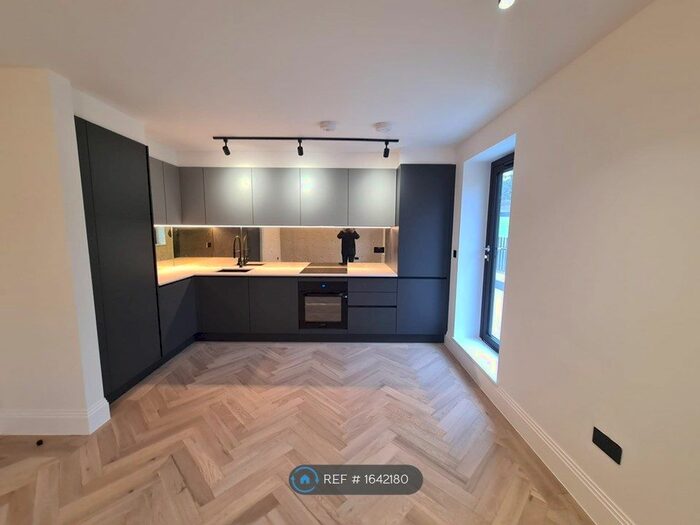 3 Bedroom Flat To Rent In Shakespeare Road, London, NW7