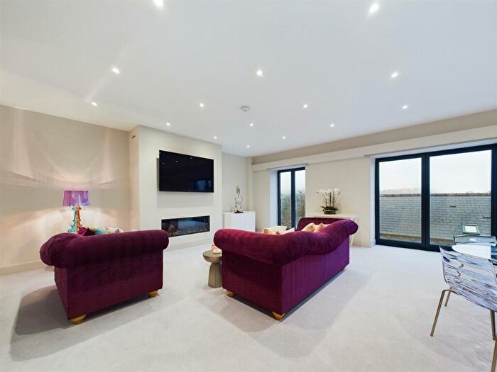 3 Bedroom Duplex For Sale In Apartment, Carriage House, The Carriage Drive, Greetland, Halifax, HX4