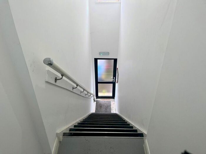 1 Bedroom Flat To Rent In Park Road, Uxbridge, Greater London, UB8