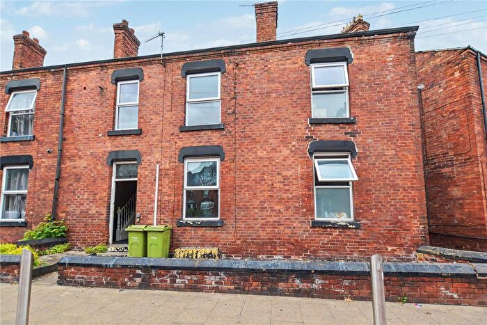 4 Bedroom End Of Terrace House For Sale In Flats -, Lower York Street, Wakefield, West Yorkshire, WF1