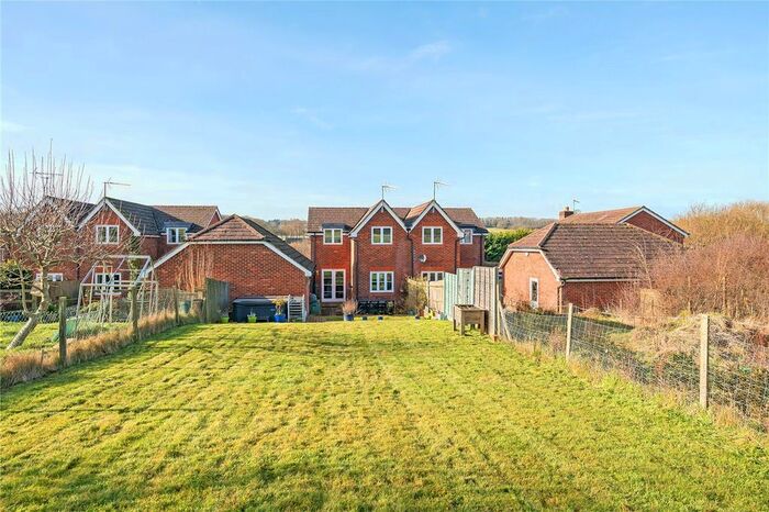 3 Bedroom Semi-Detached House For Sale In Shirnall Meadow, Lower Farringdon, Alton, Hampshire, GU34