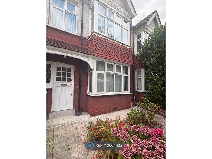 1 Bedroom Terraced House To Rent In Biddestone Road, London, N7