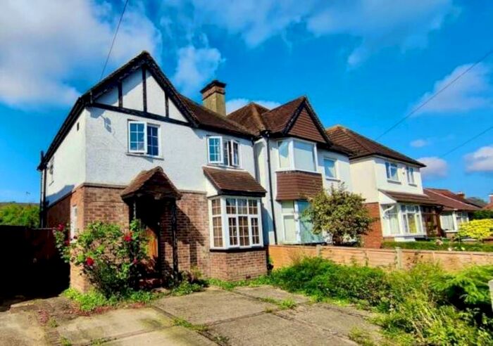 4 Bedroom Detached House To Rent In Beckingham Road, GU2