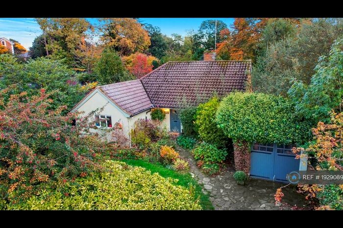 3 Bedroom Bungalow To Rent In Church Road, East Molesey, KT8