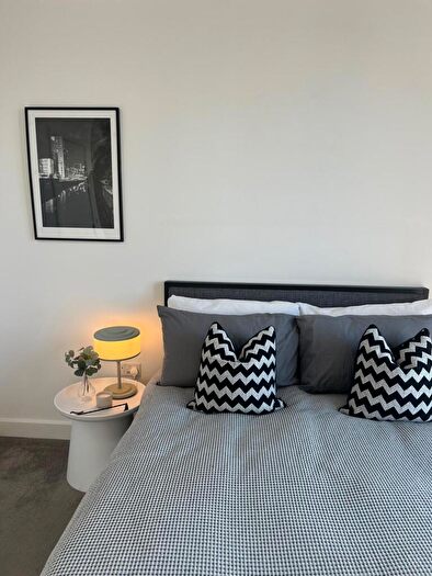 2 Bedroom Flat To Rent In Oxbow, Stephenson House, M5