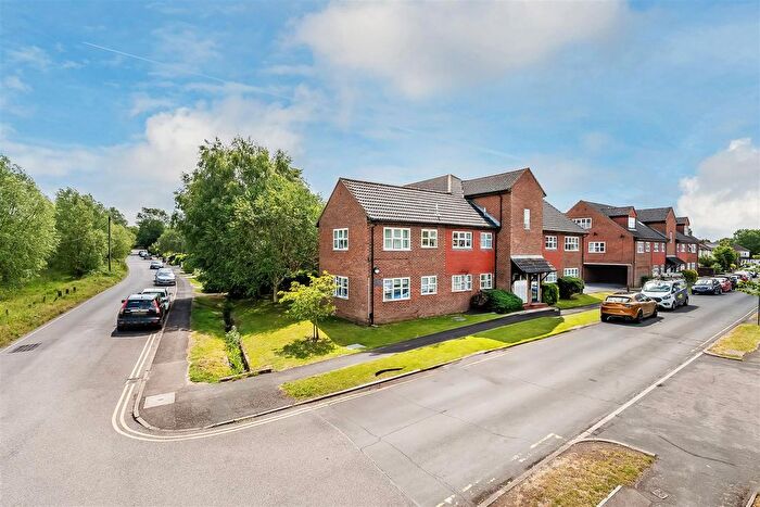 1 Bedroom Flat For Sale In Woodfield Close, Ashtead, KT21