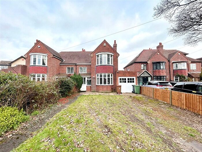 3 Bedroom Semi-Detached House For Sale In Aldridge Road, Walsall, West Midlands, WS4