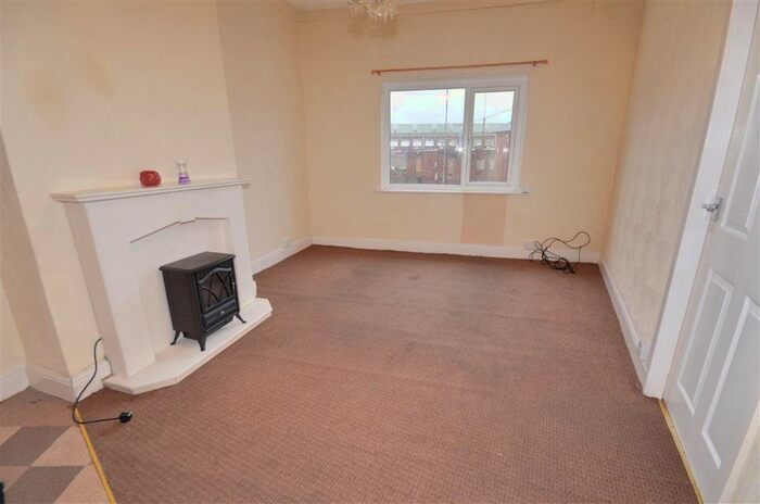 1 Bedroom Flat To Rent In Cross Street, Castleford, WF10