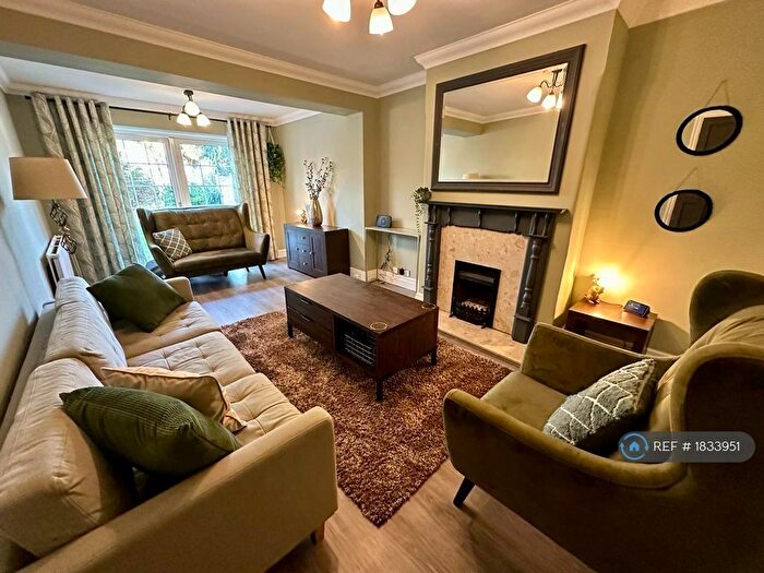 3 Bedroom Semi-Detached House To Rent In Forbes Close, Sale, M33