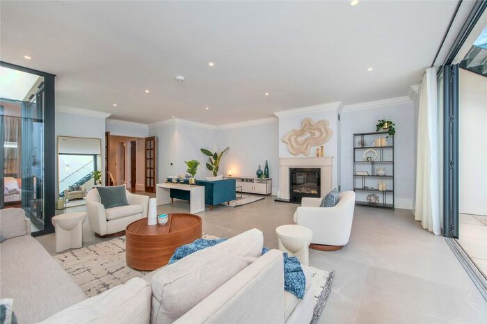 5 Bedroom Semi-Detached House To Rent In Kings Road, Richmond, TW10