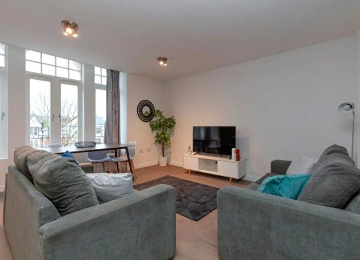2 Bedroom Flat To Rent In Frobisher Road, Hornsey, London, N8