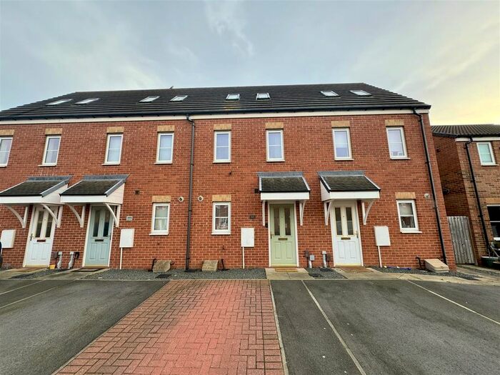 3 Bedroom Town House To Rent In Vickers Lane, Seaton Carew, Hartlepool, TS25