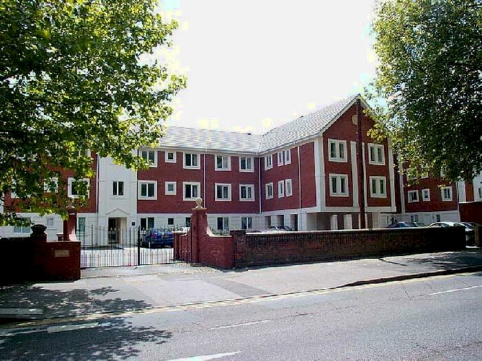 2 Bedroom Apartment To Rent In Shelley Court, London Road, Reading, RG1