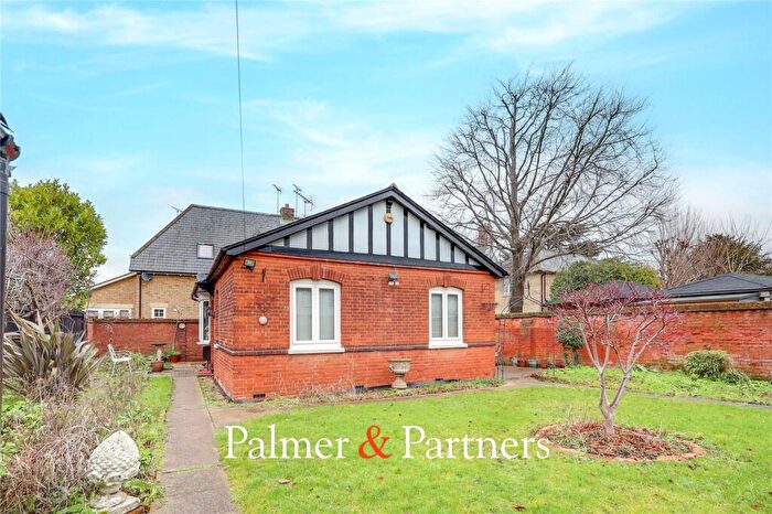 3 Bedroom Bungalow For Sale In New London Road, Old Moulsham, Chelmsford, Essex, CM2