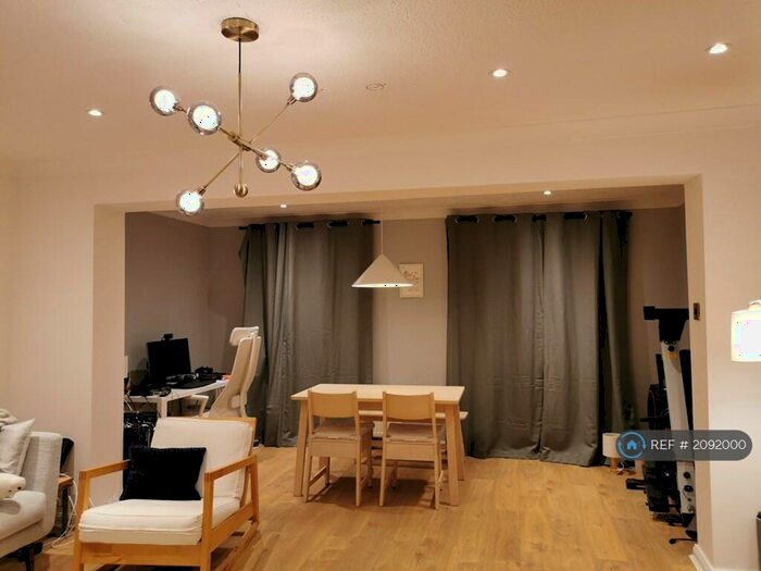 2 Bedroom Detached House To Rent In Sandy Lane, Woking, GU22