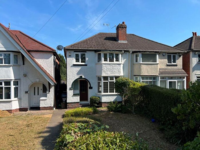 3 Bedroom Semi-Detached House For Sale In Bristol Road South, Northfield, Birmingham, B31